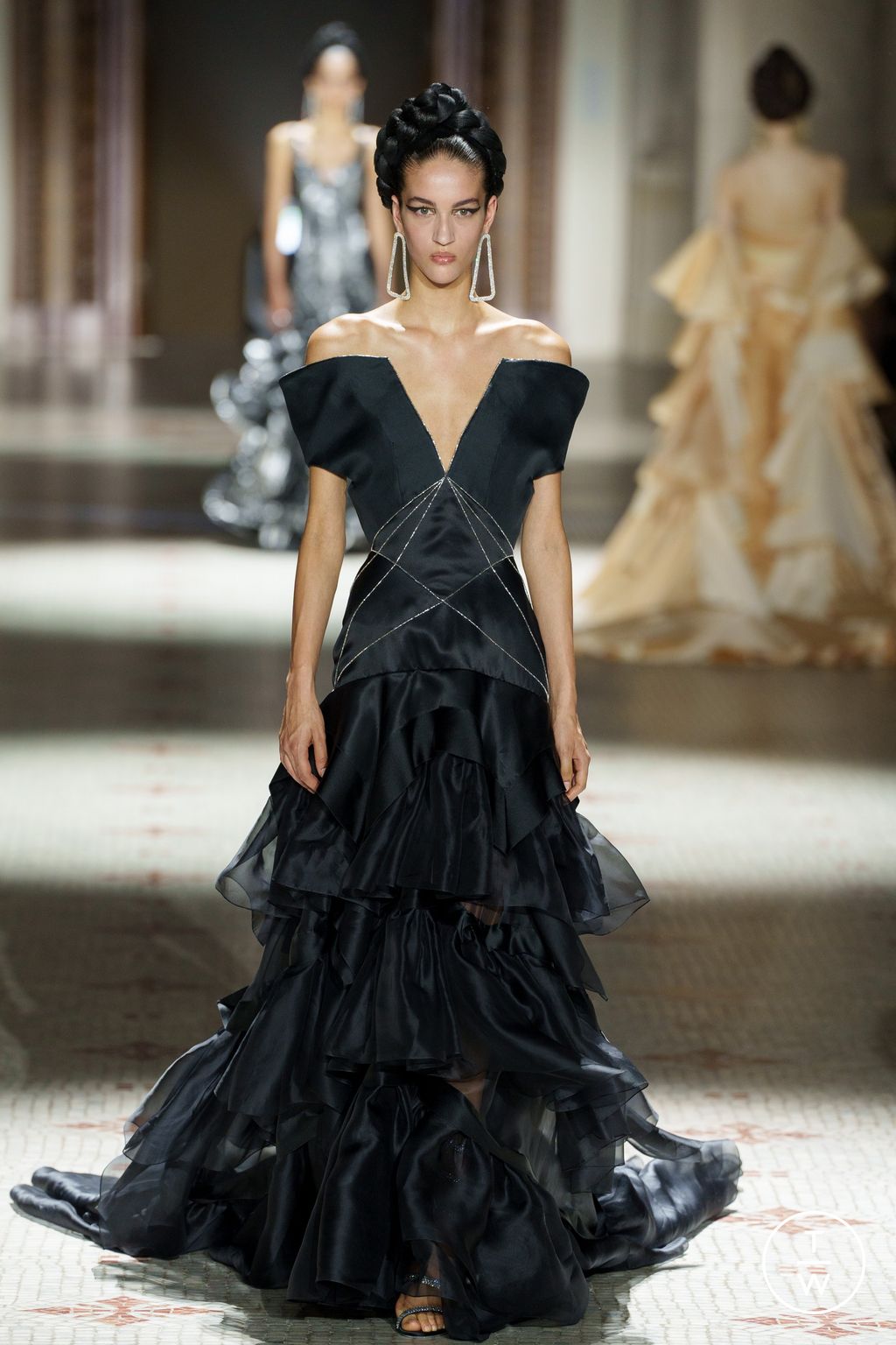 Fashion Week Paris Fall/Winter 2024 look 11 from the ArdAzAei collection couture