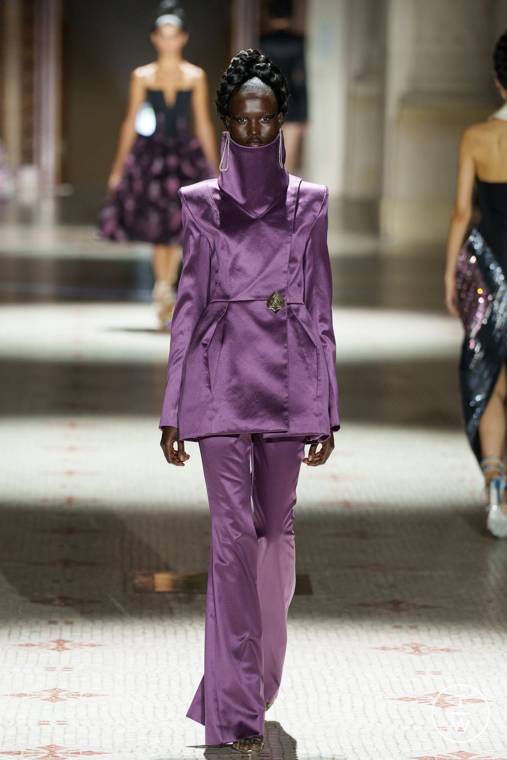 Fashion Week Paris Fall/Winter 2024 look 17 de la collection ArdAzAei couture