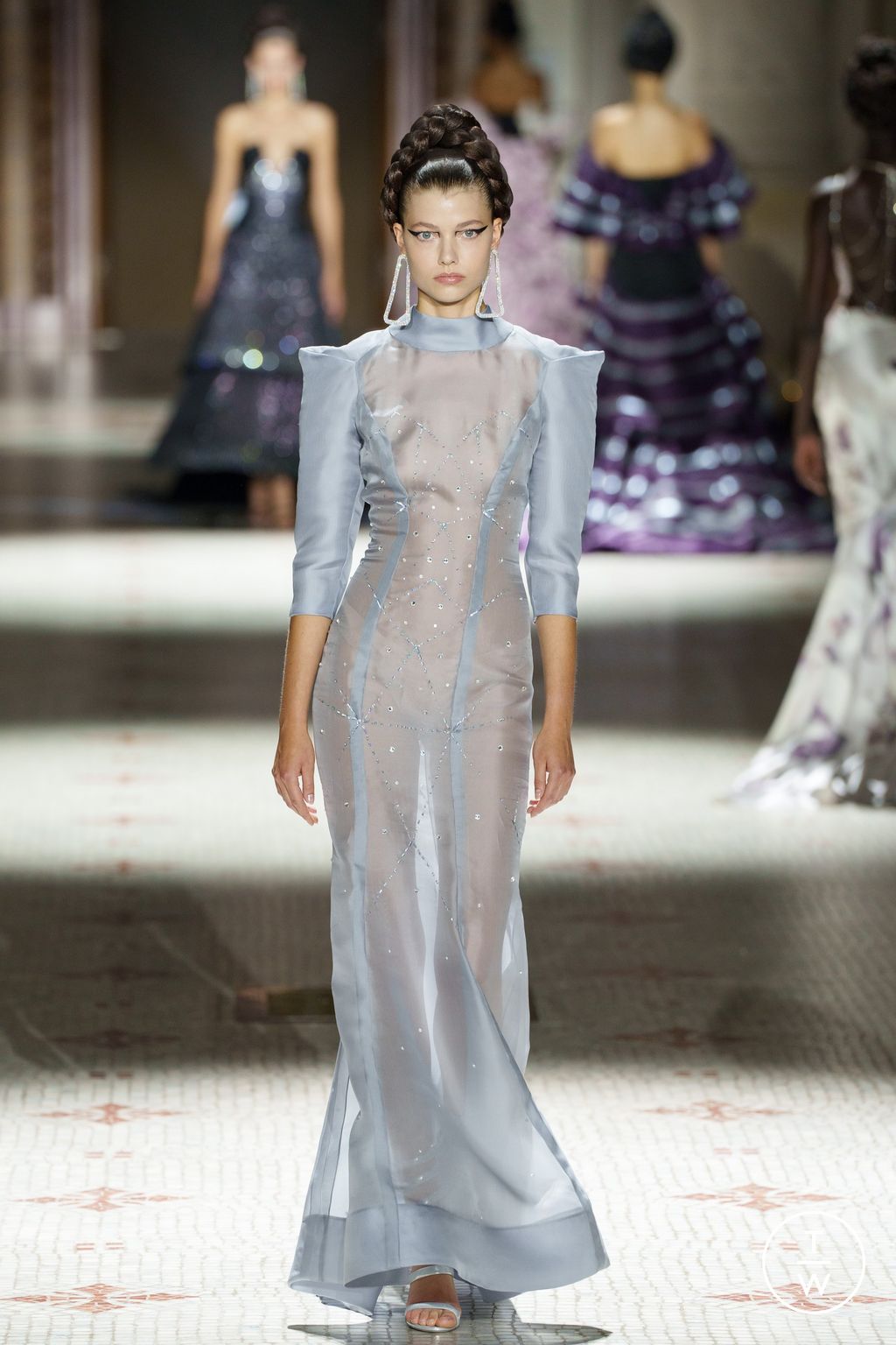Fashion Week Paris Fall/Winter 2024 look 23 from the ArdAzAei collection couture