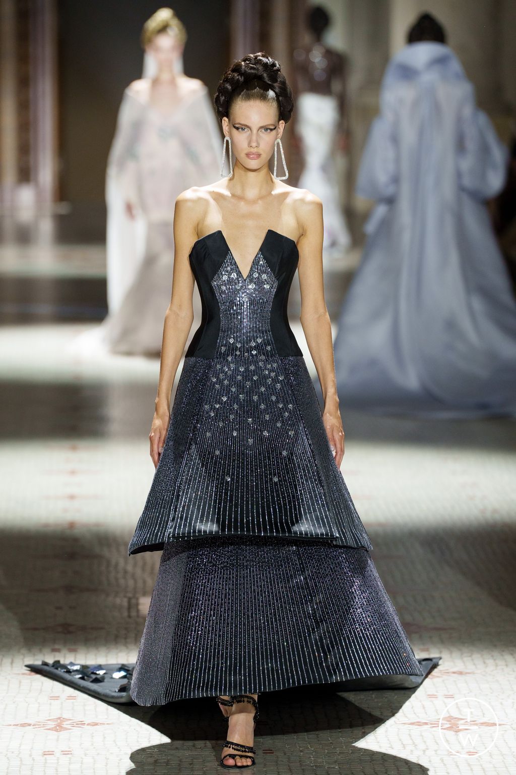 Fashion Week Paris Fall/Winter 2024 look 24 from the ArdAzAei collection couture