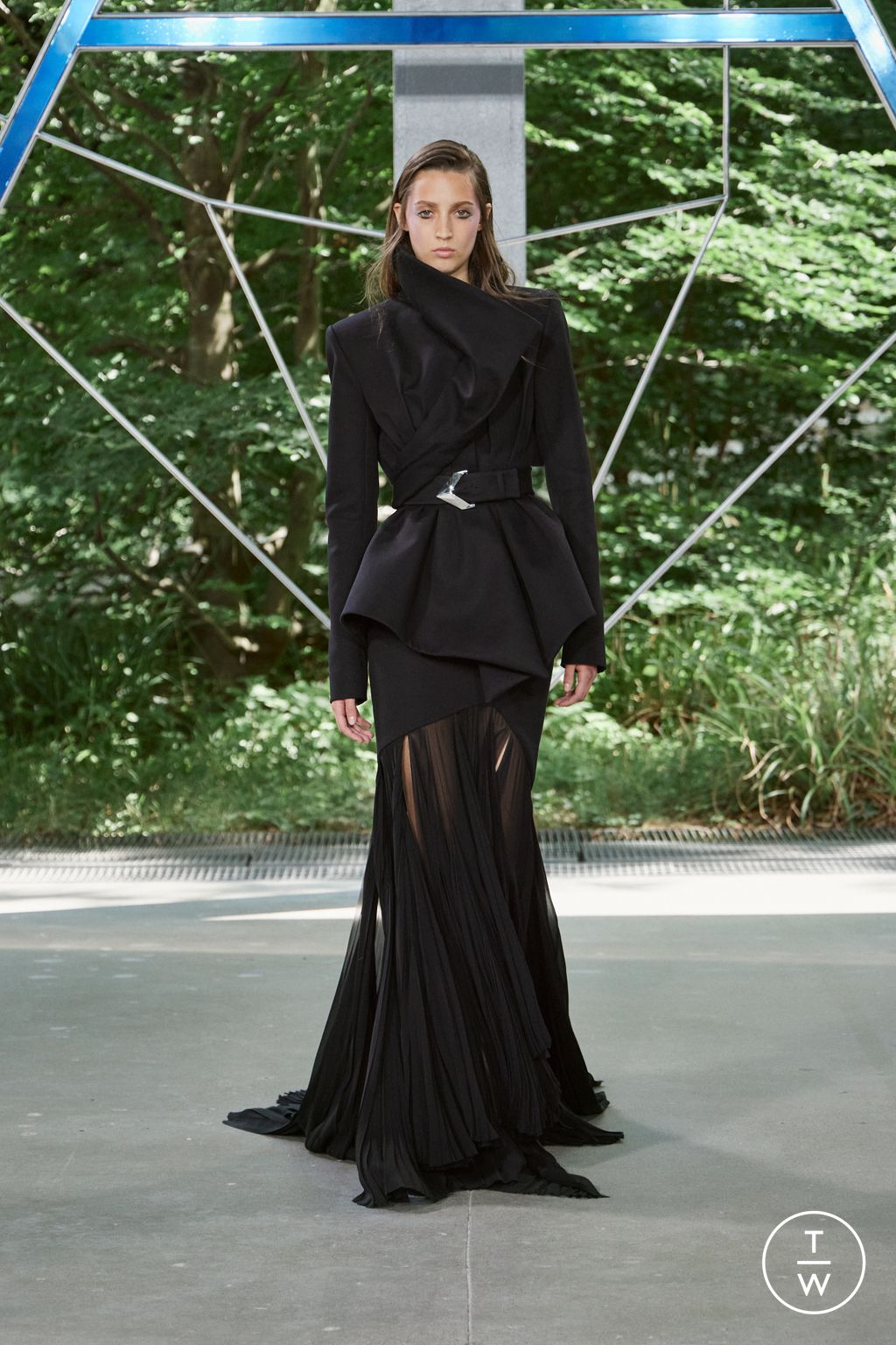 Fashion Week Paris Fall/Winter 2025 look 1 from the ArdAzAei collection couture