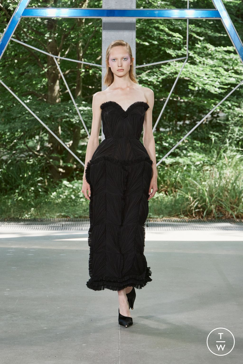 Fashion Week Paris Fall/Winter 2025 look 2 de la collection ArdAzAei couture