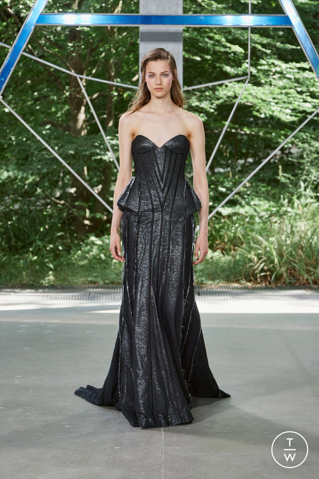 Fashion Week Paris Fall/Winter 2025 look 4 from the ArdAzAei collection 高级定制