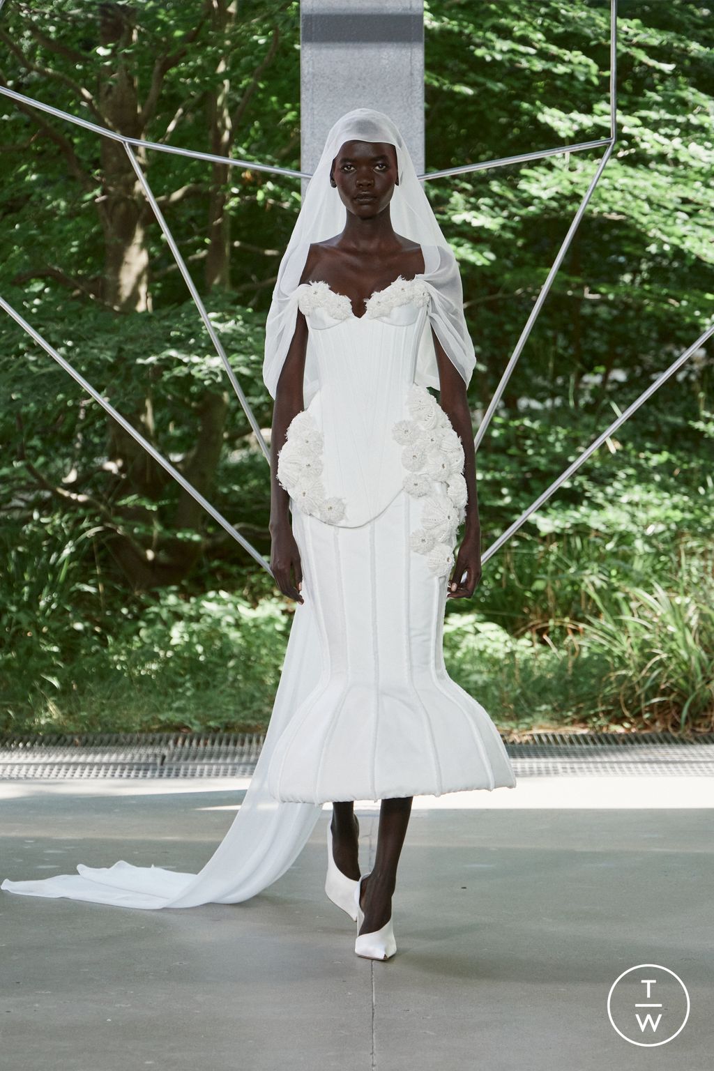 Fashion Week Paris Fall/Winter 2025 look 12 from the ArdAzAei collection couture