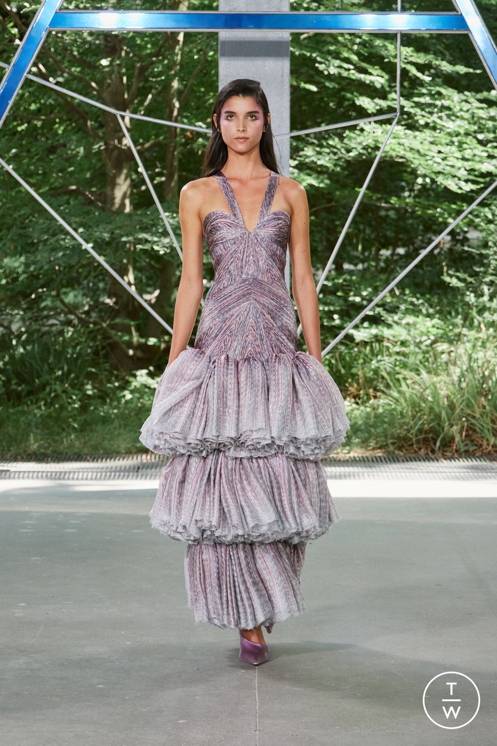 Fashion Week Paris Fall/Winter 2025 look 17 from the ArdAzAei collection couture