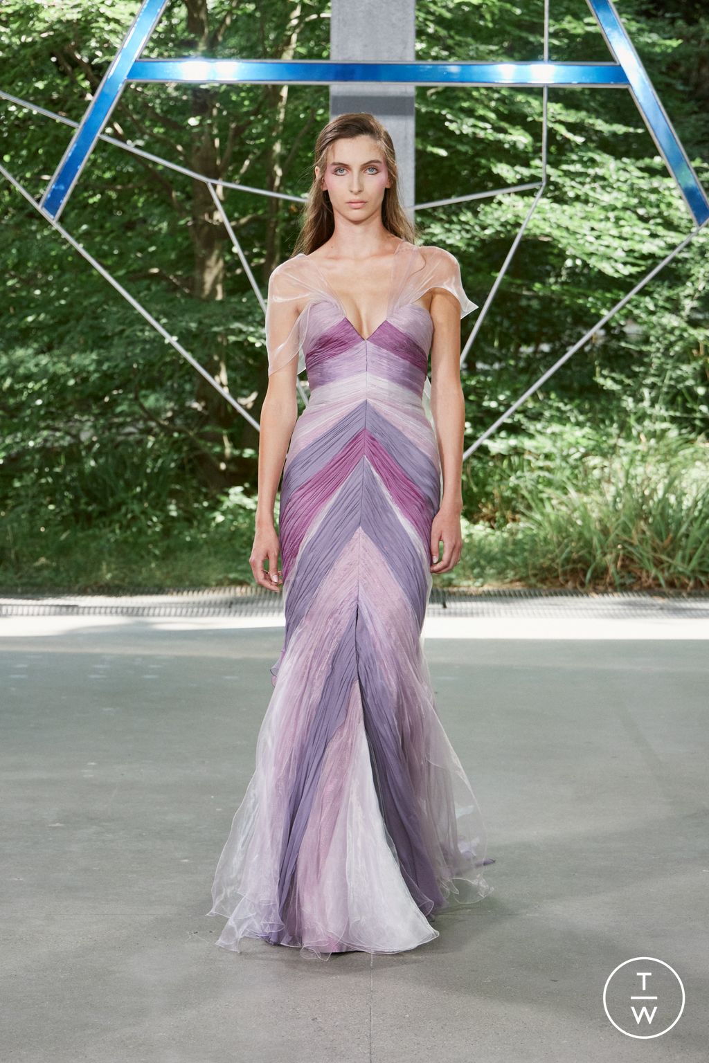 Fashion Week Paris Fall/Winter 2025 look 18 de la collection ArdAzAei couture