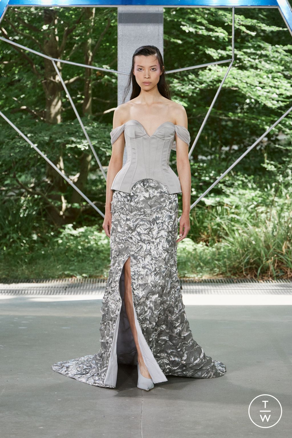 Fashion Week Paris Fall/Winter 2025 look 22 de la collection ArdAzAei couture