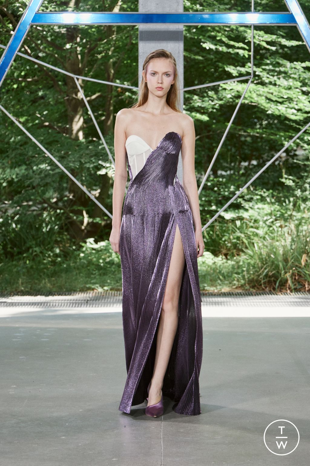 Fashion Week Paris Fall/Winter 2025 look 24 from the ArdAzAei collection 高级定制