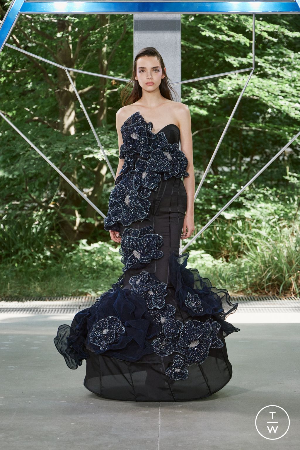 Fashion Week Paris Fall/Winter 2025 look 25 from the ArdAzAei collection couture