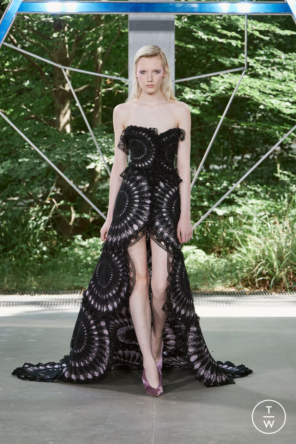 Fashion Week Paris Fall/Winter 2025 look 26 from the ArdAzAei collection couture