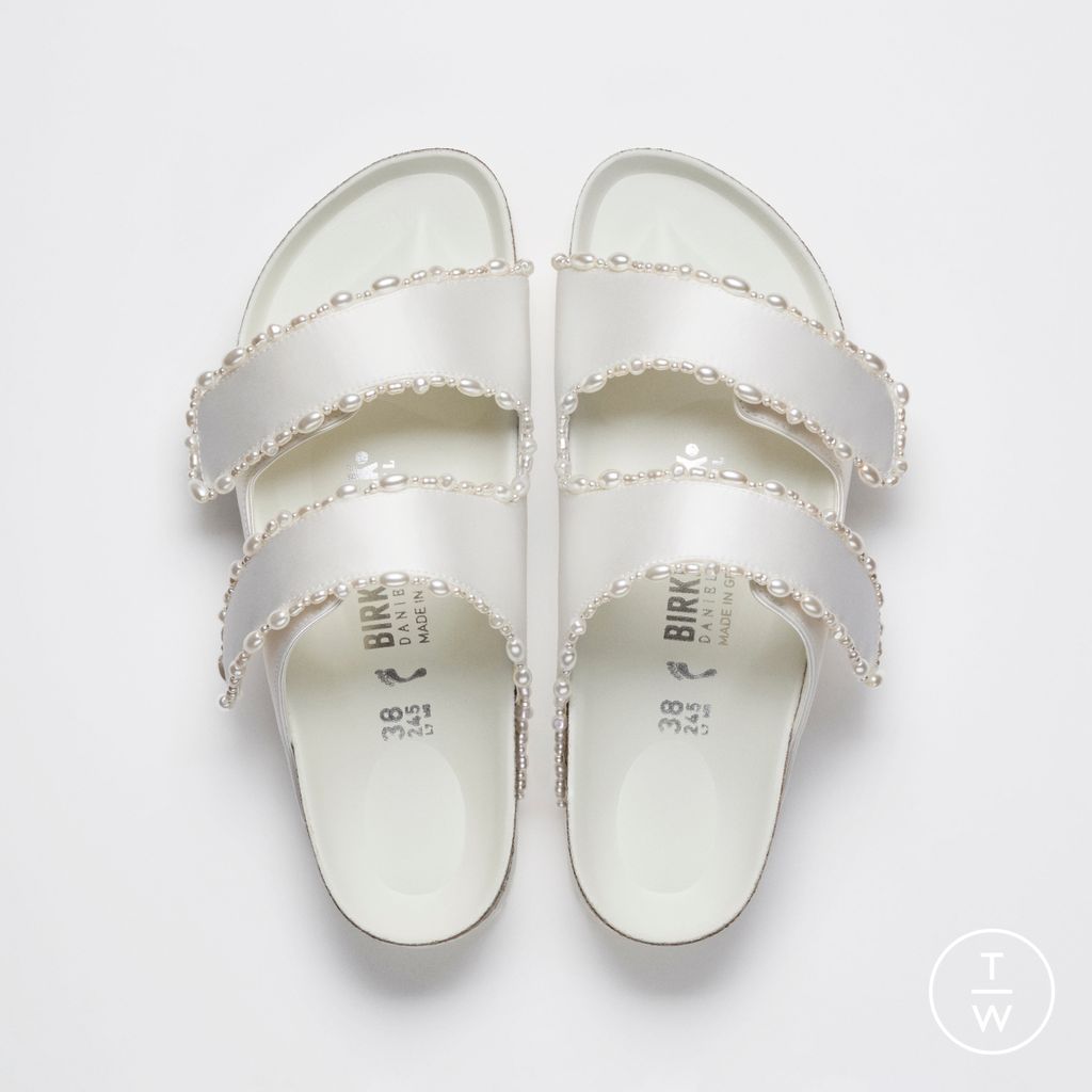 Fashion Week Paris Spring/Summer 2026 look 2 from the Birkenstock 1774 collection womenswear accessories