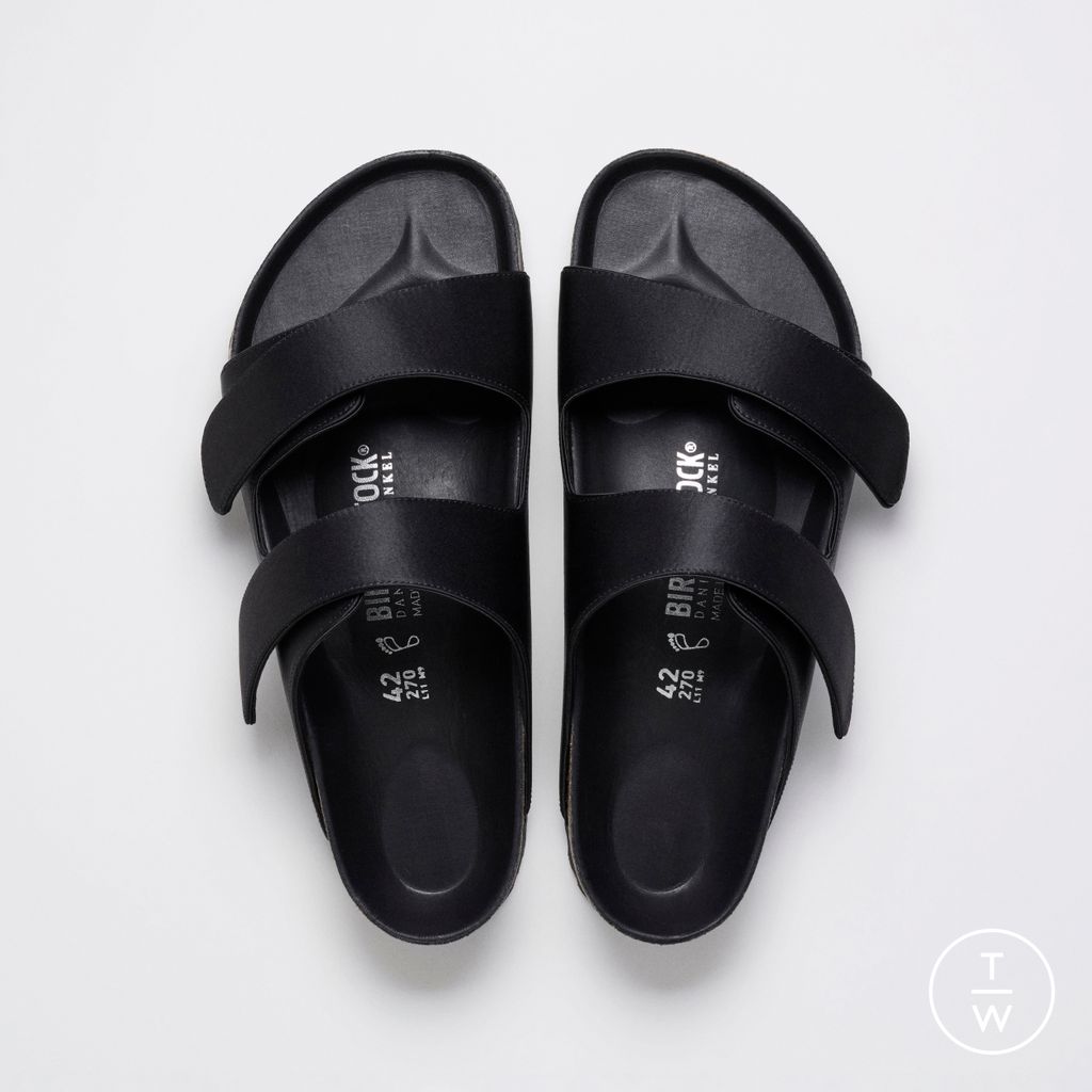 Fashion Week Paris Spring/Summer 2026 look 4 from the Birkenstock 1774 collection 女装配饰