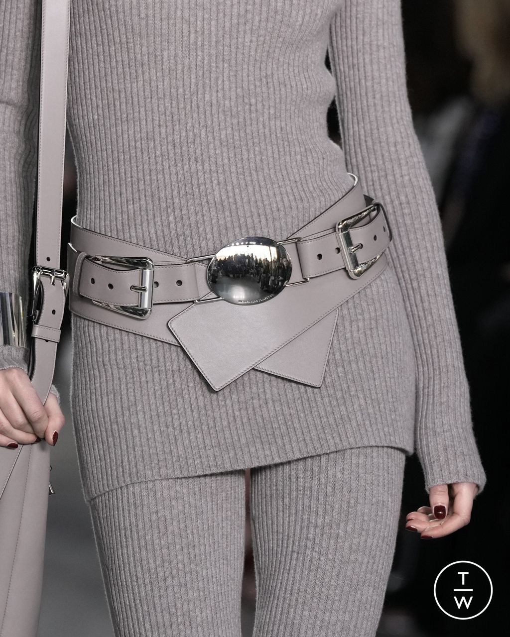 Fashion Week New York Fall/Winter 2023 look 6 de la collection Michael Kors Collection womenswear accessories