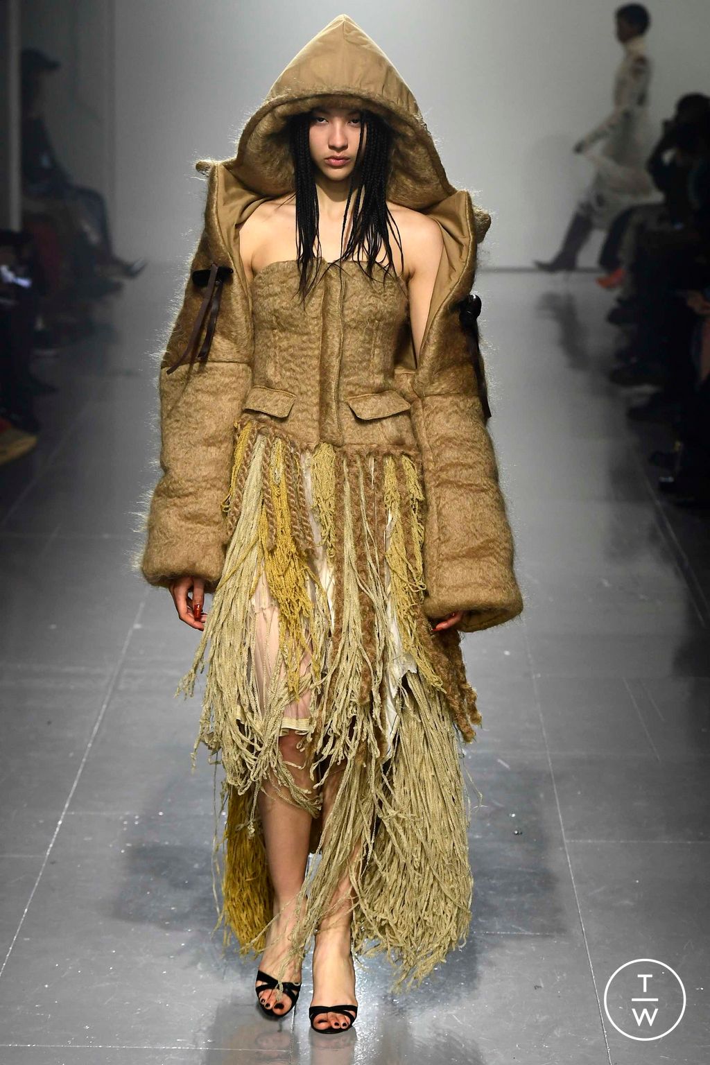 Fashion Week London Fall/Winter 2023 look 10 de la collection Asai womenswear