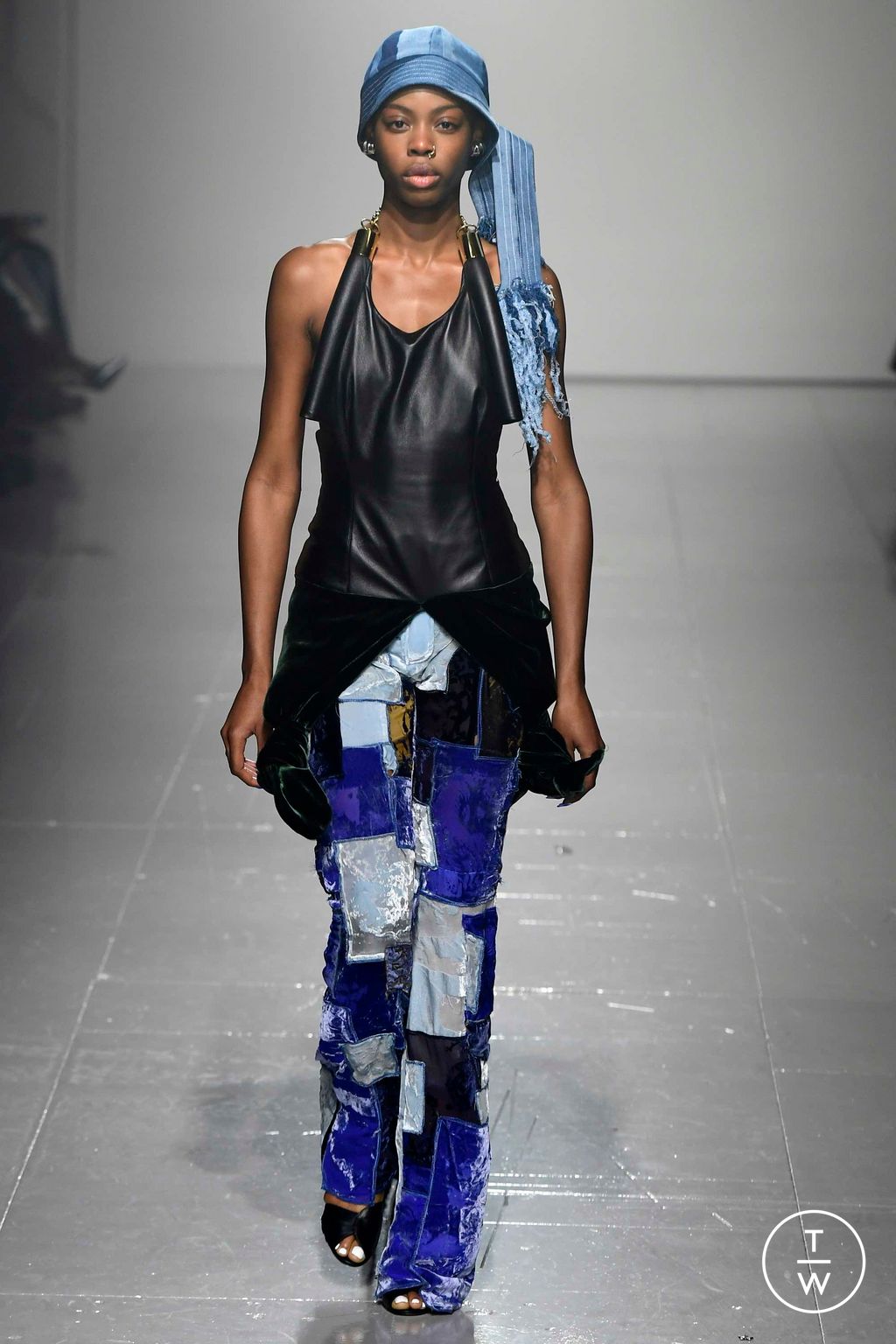 Fashion Week London Fall/Winter 2023 look 17 de la collection Asai womenswear