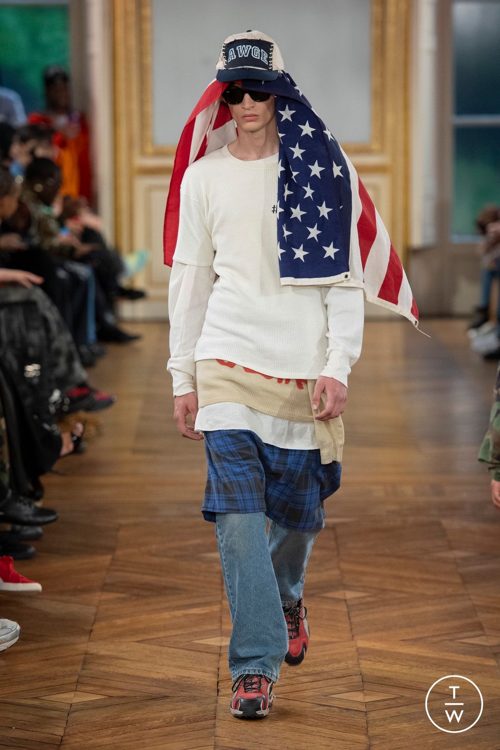 Fashion Week Paris Spring-Summer 2025 look 25 from the AWGE collection 男装