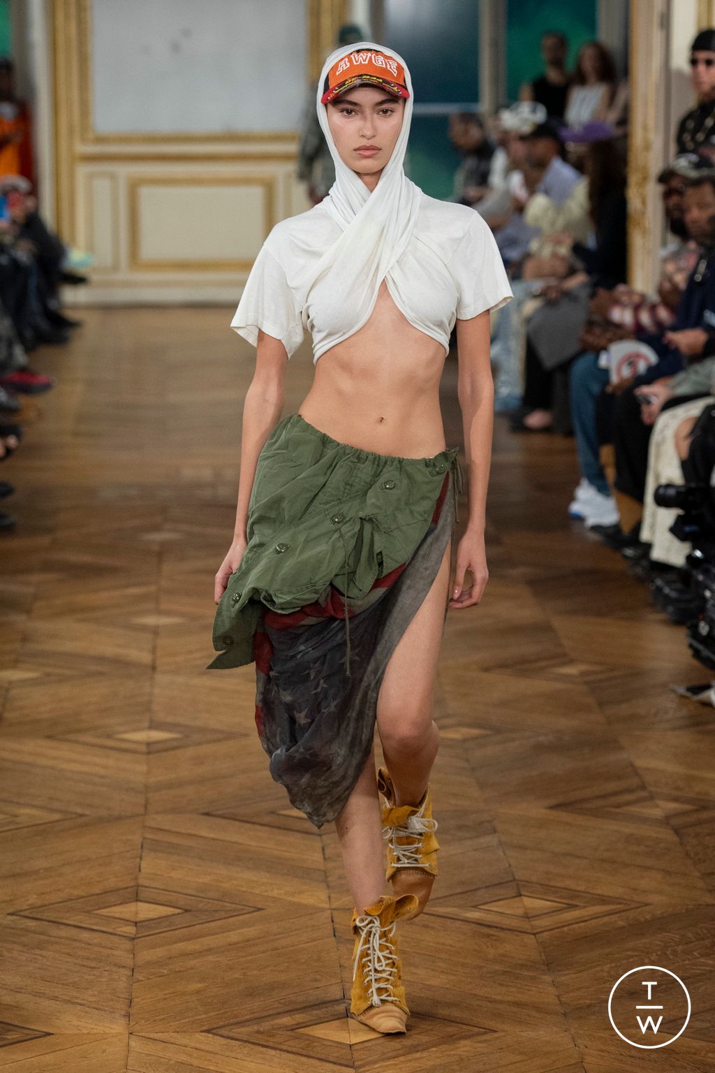 Fashion Week Paris Spring-Summer 2025 look 31 from the AWGE collection 男装