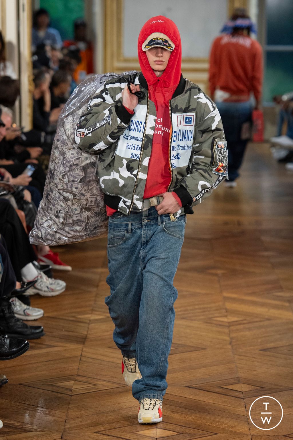 Fashion Week Paris Spring-Summer 2025 look 33 from the AWGE collection menswear
