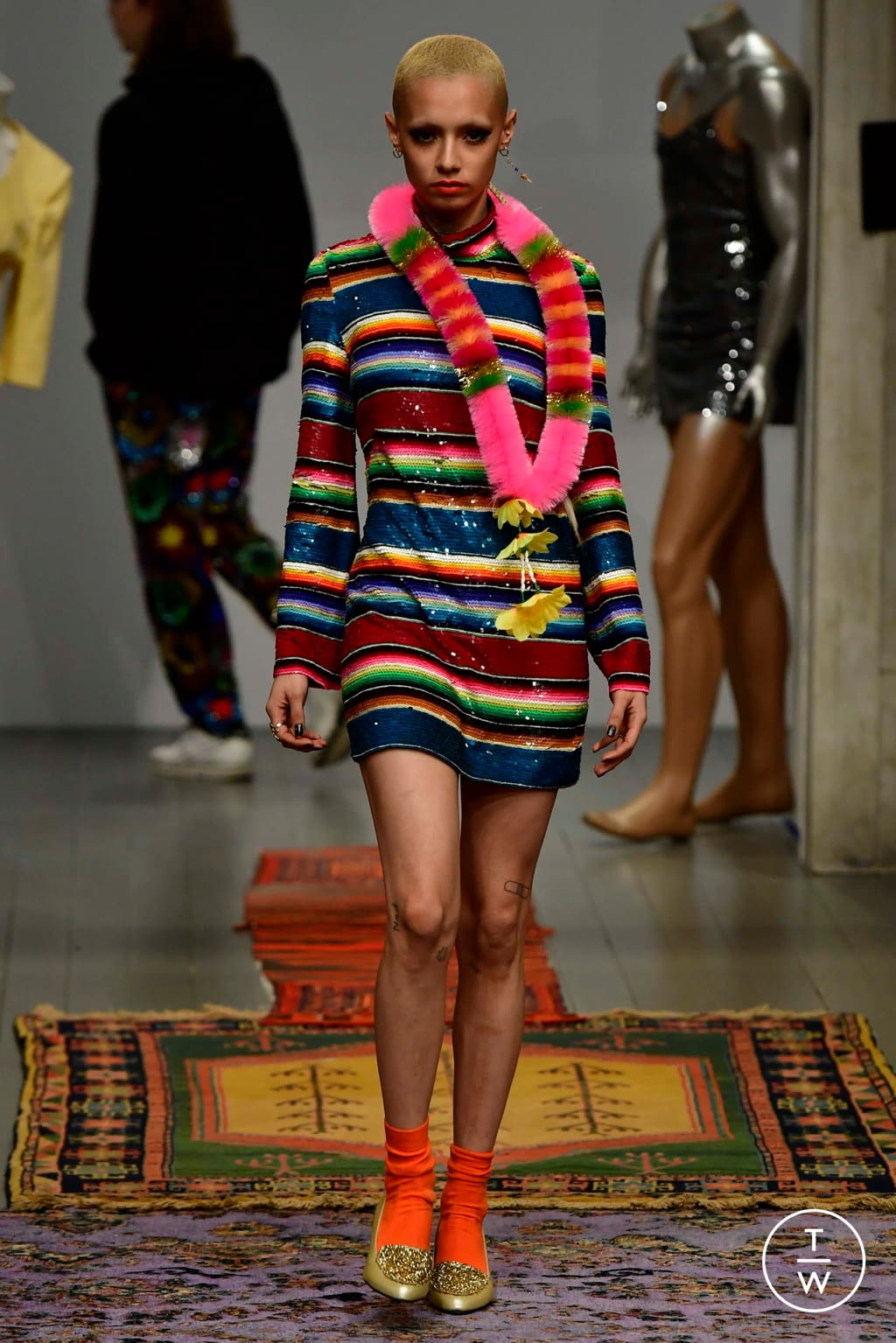 Fashion Week London Fall/Winter 2018 look 6 from the Ashish collection 女装