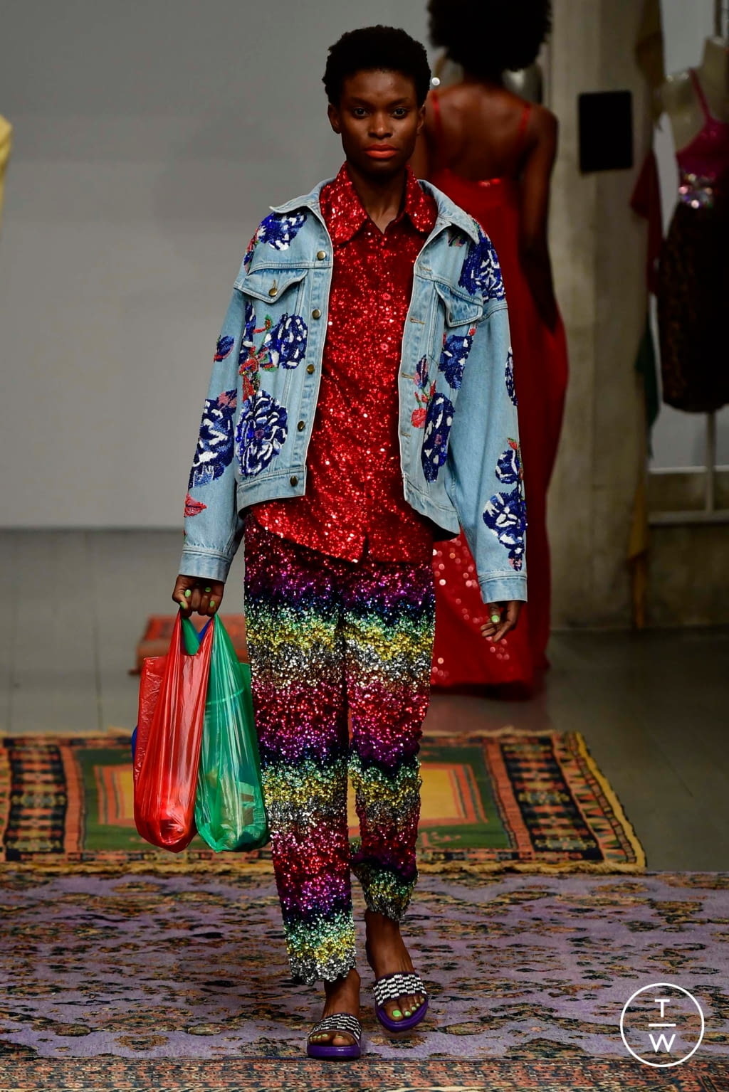 Fashion Week London Fall/Winter 2018 look 11 from the Ashish collection 女装