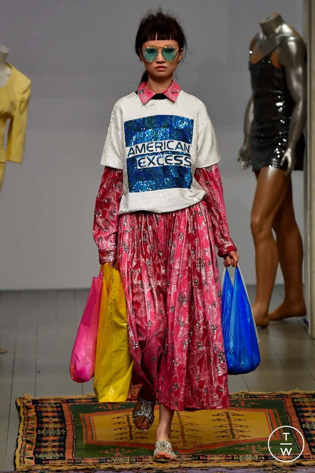 Fashion Week London Fall/Winter 2018 look 16 from the Ashish collection 女装
