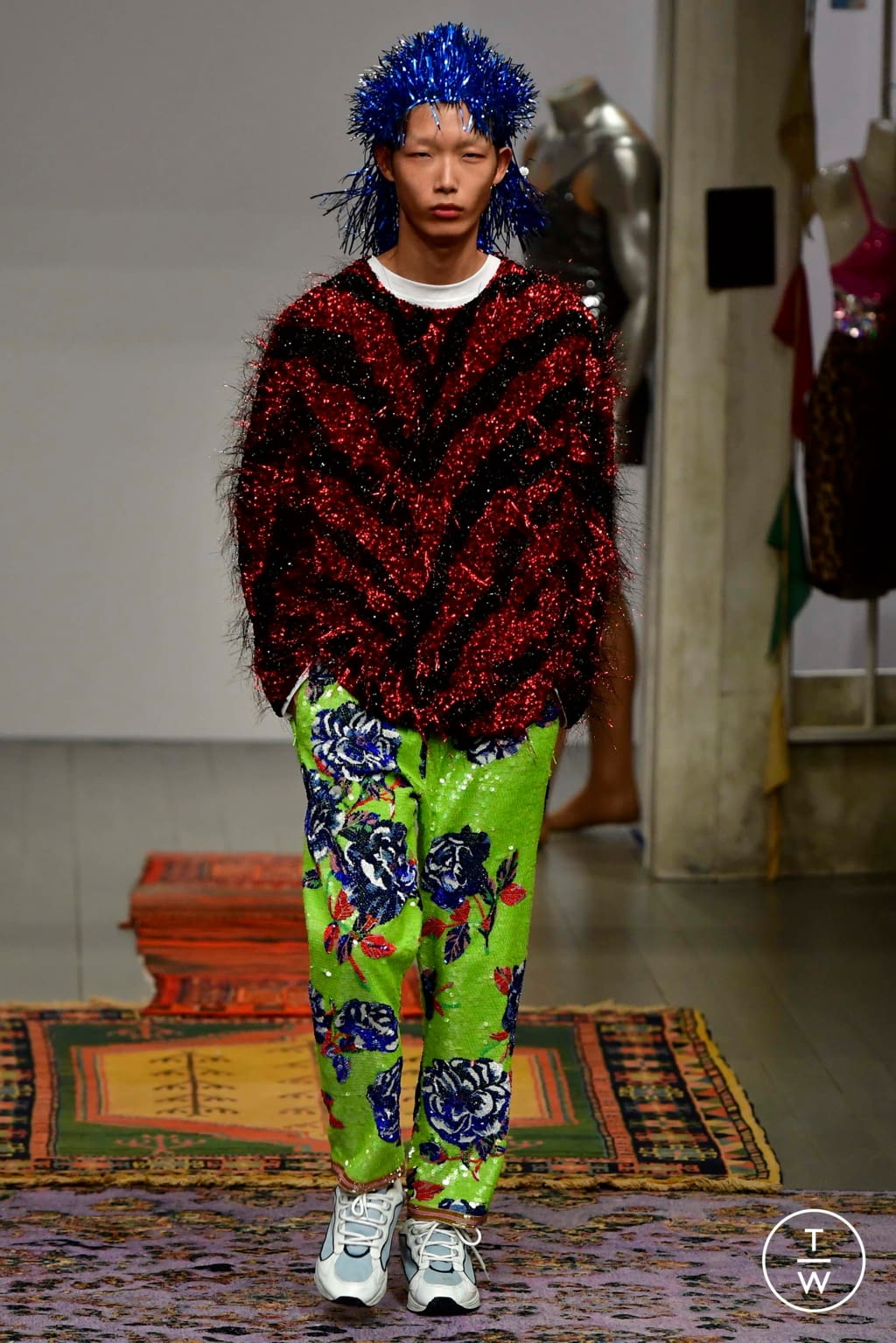 Fashion Week London Fall/Winter 2018 look 25 from the Ashish collection 女装
