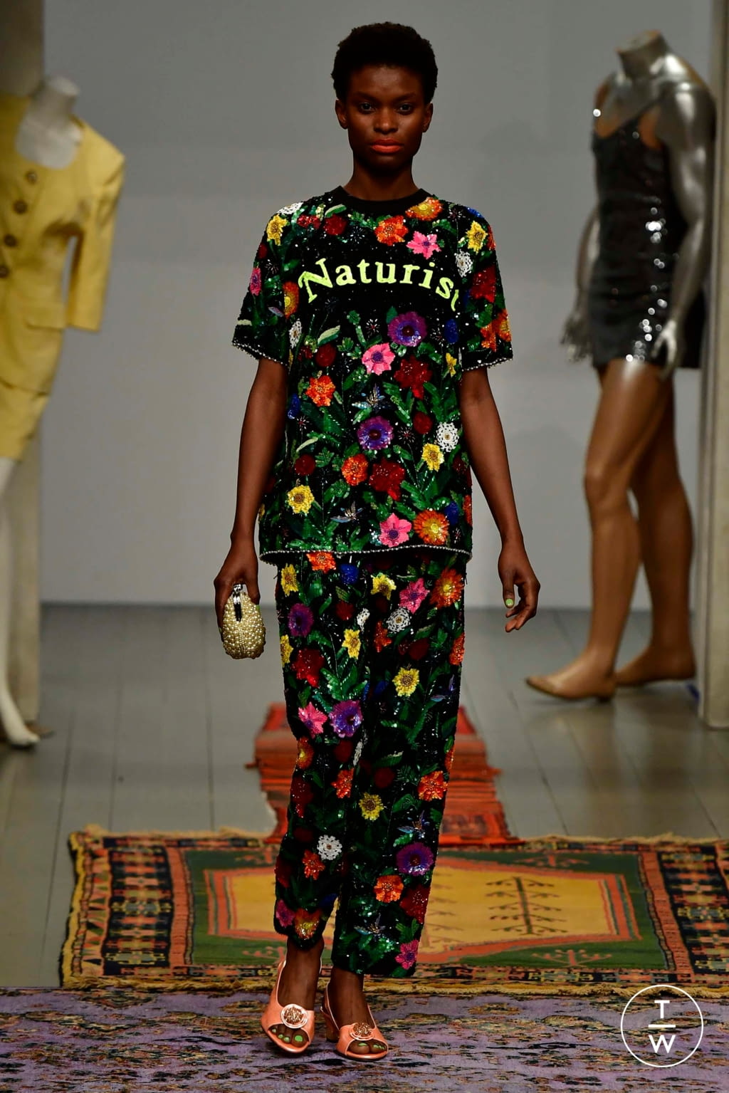 Fashion Week London Fall/Winter 2018 look 27 from the Ashish collection 女装