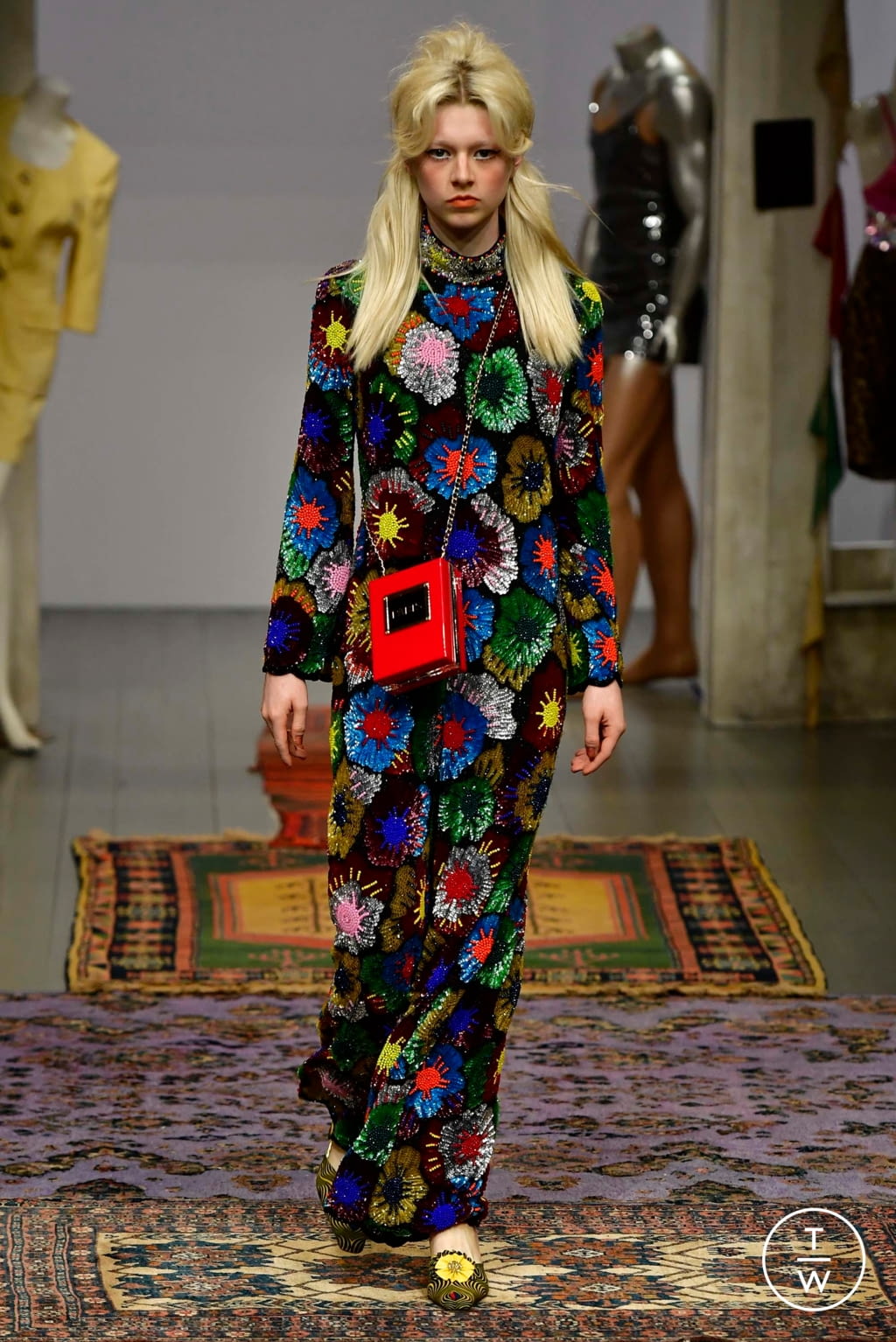 Fashion Week London Fall/Winter 2018 look 35 from the Ashish collection 女装