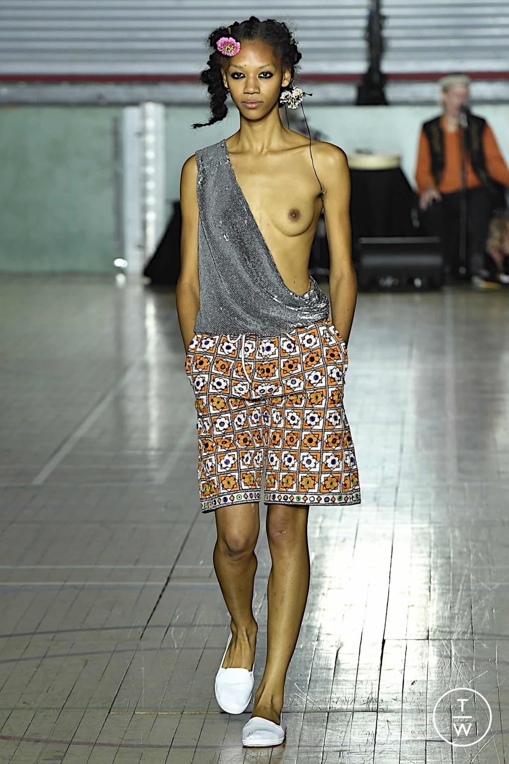 Fashion Week London Spring/Summer 2020 look 26 from the Ashish collection womenswear