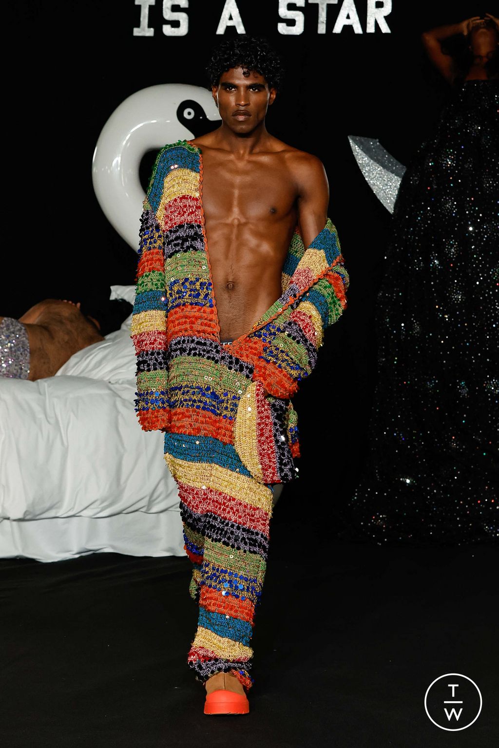 Fashion Week London Spring/Summer 2024 look 18 from the Ashish collection womenswear