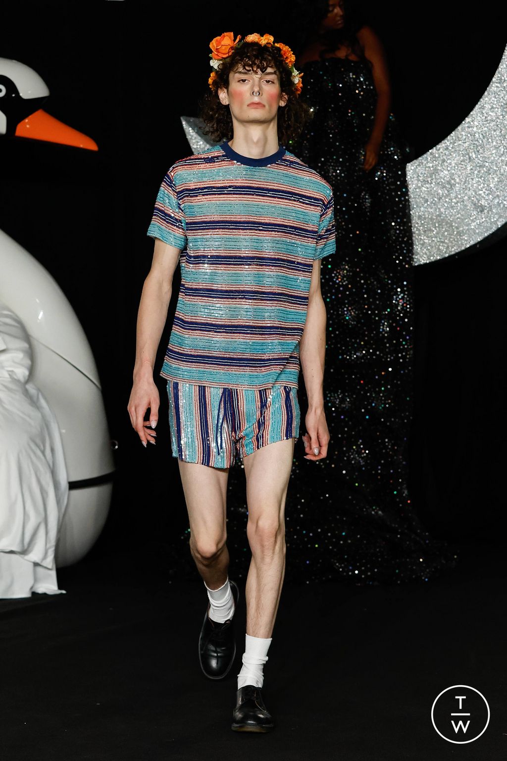 Fashion Week London Spring/Summer 2024 look 26 from the Ashish collection womenswear