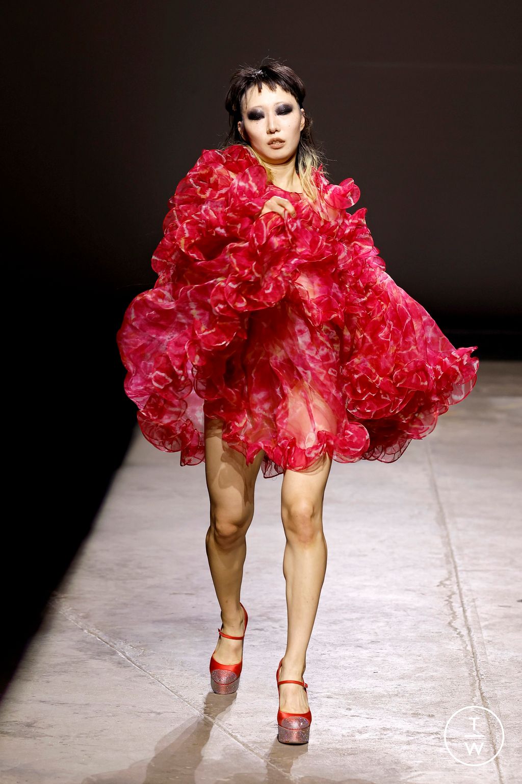 Fashion Week London Spring/Summer 2026 look 1 from the Ashish collection womenswear