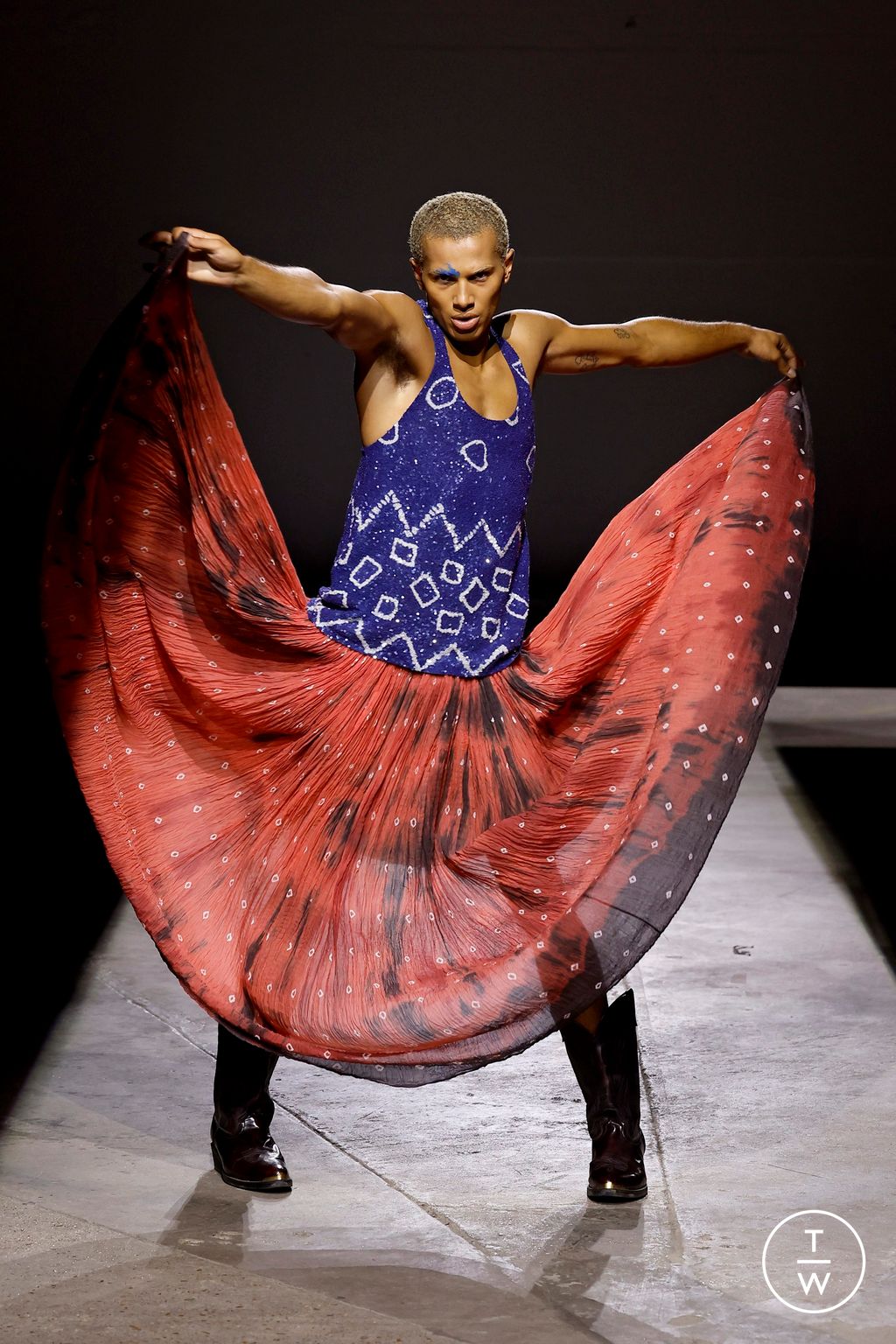 Fashion Week London Spring/Summer 2026 look 16 from the Ashish collection womenswear