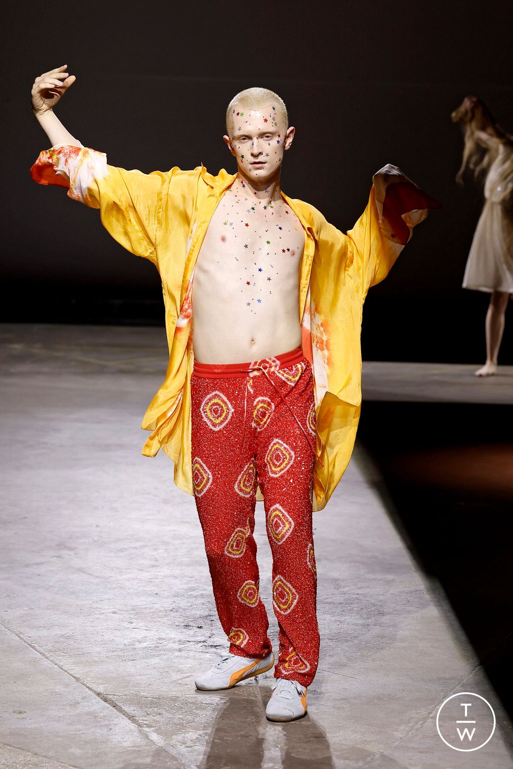 Fashion Week London Spring/Summer 2026 look 29 from the Ashish collection womenswear