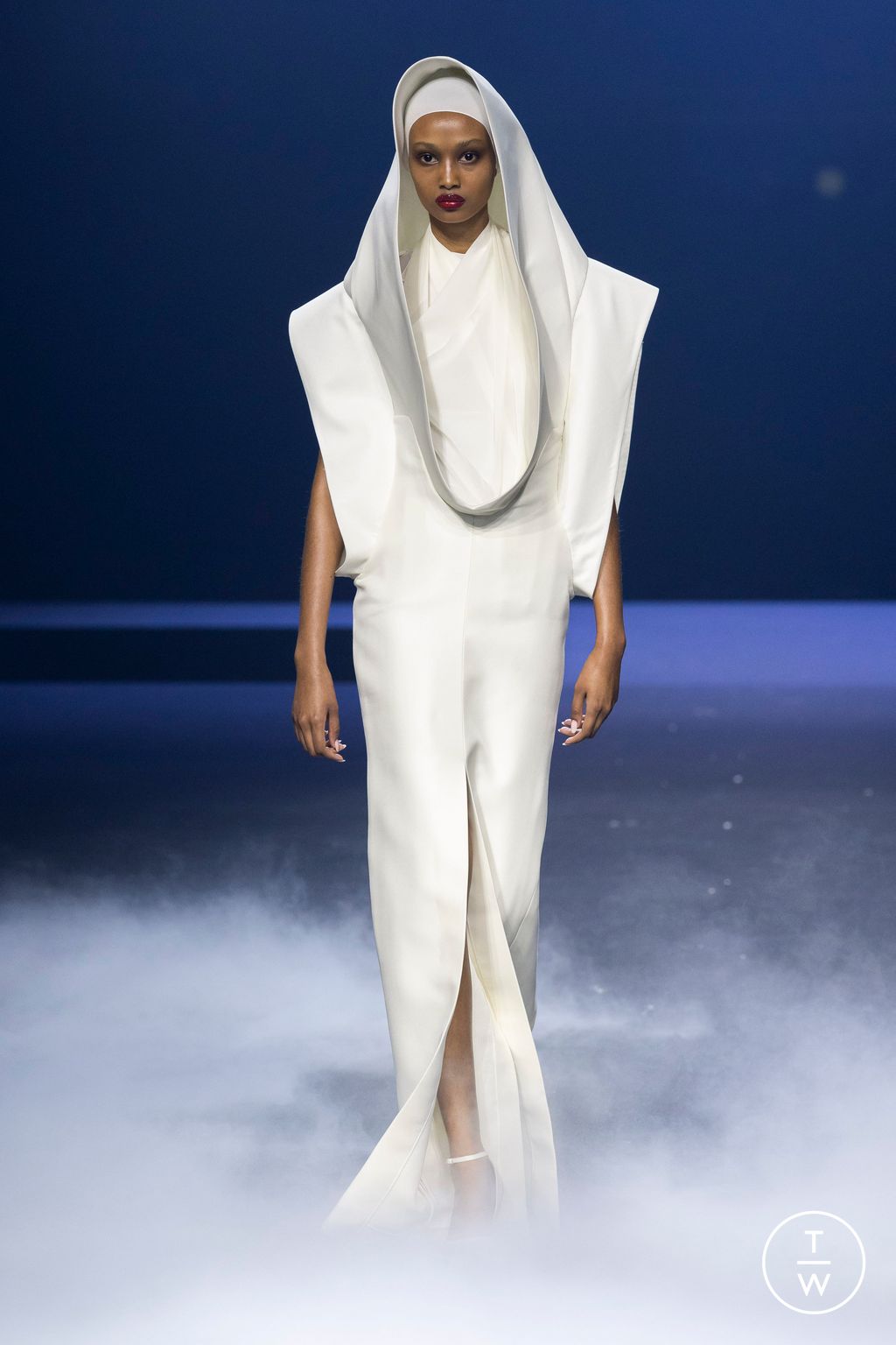Fashion Week Paris Fall/Winter 2023 look 25 from the Ashi Studio collection couture