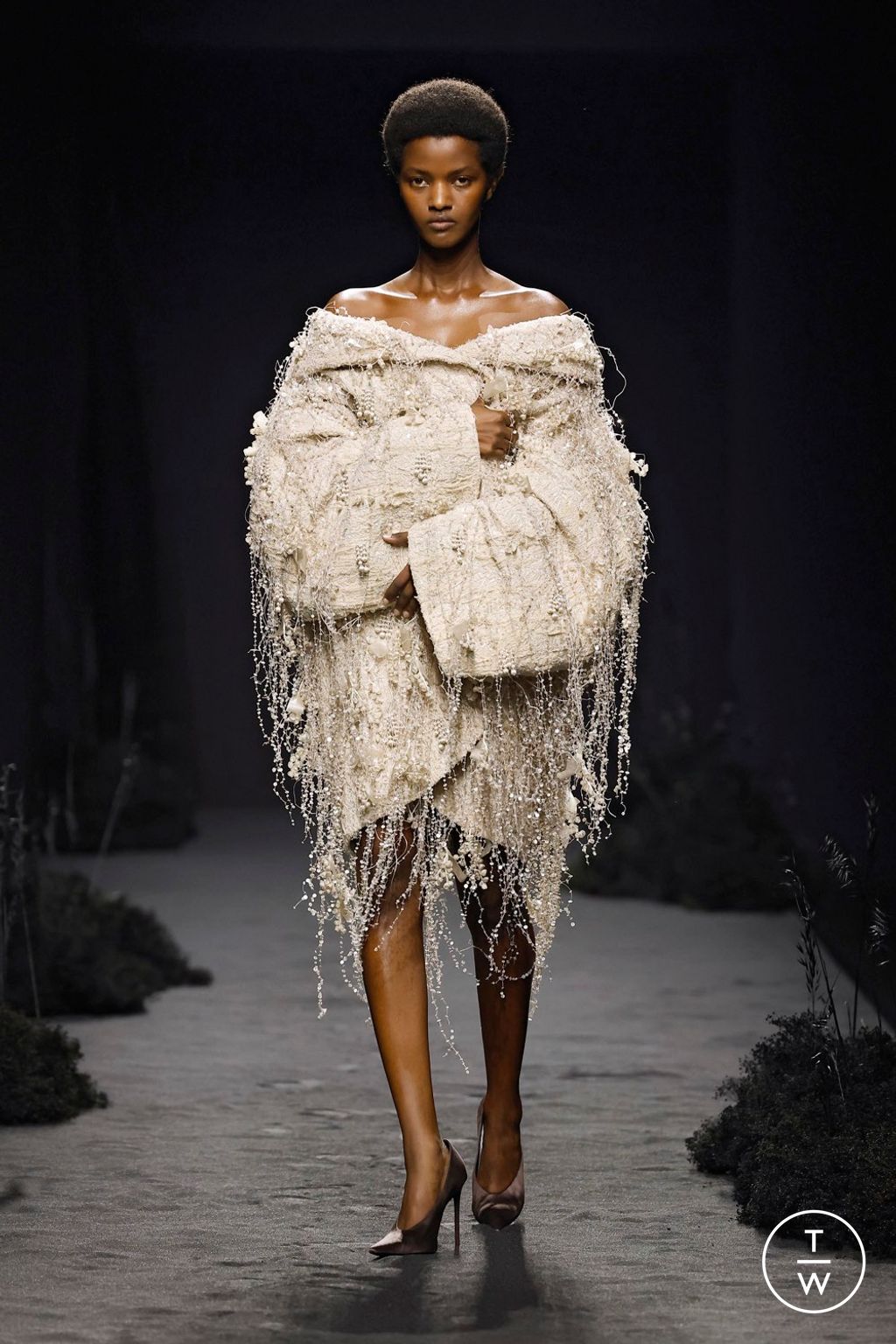 Fashion Week Paris Fall/Winter 2024 look 7 de la collection Ashi Studio couture