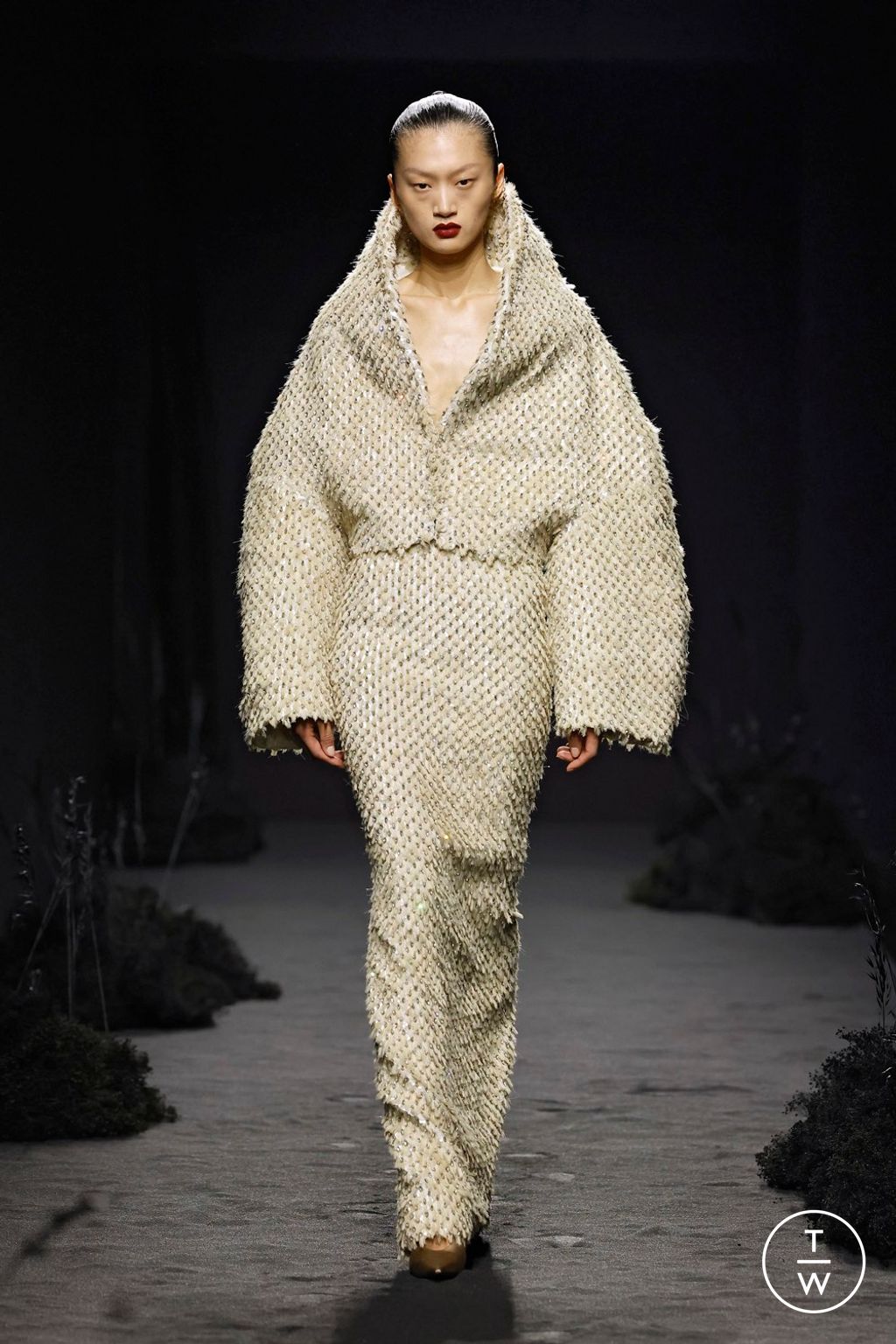 Fashion Week Paris Fall/Winter 2024 look 8 from the Ashi Studio collection couture
