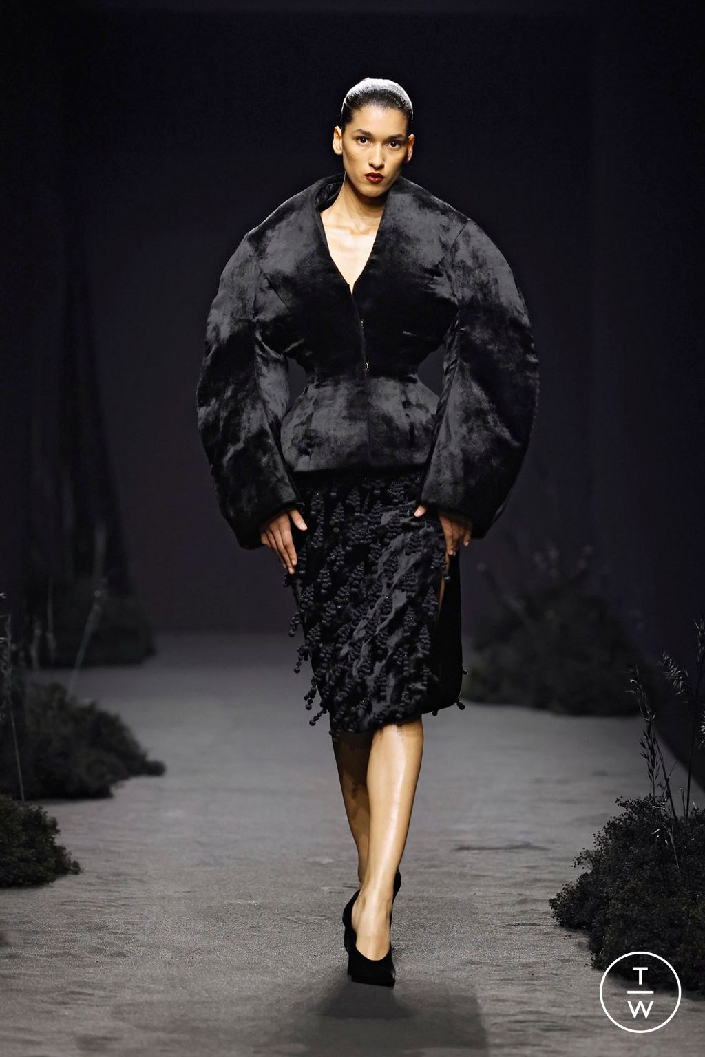 Fashion Week Paris Fall/Winter 2024 look 19 from the Ashi Studio collection 高级定制