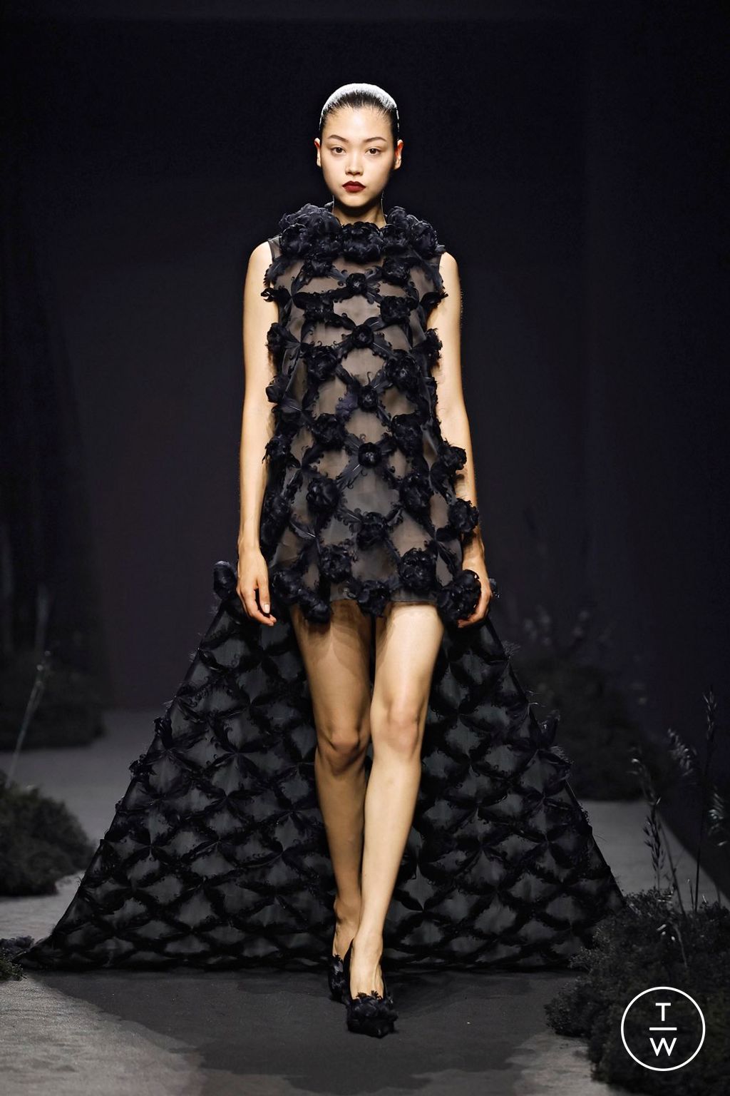 Fashion Week Paris Fall/Winter 2024 look 22 from the Ashi Studio collection couture