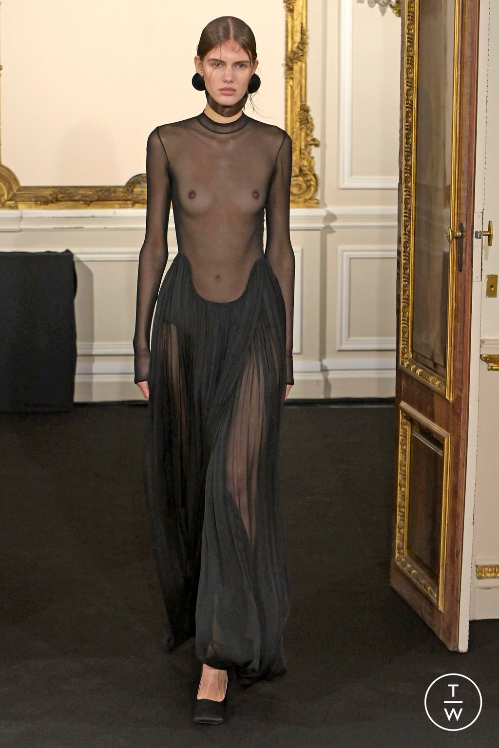 Fashion Week Paris Spring/Summer 2024 look 4 from the Ashi Studio collection couture