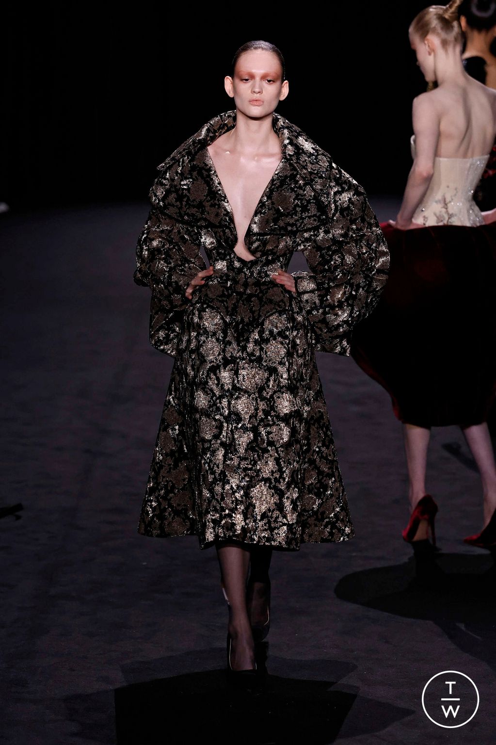 Fashion Week Paris Spring/Summer 2025 look 10 from the Ashi Studio collection couture