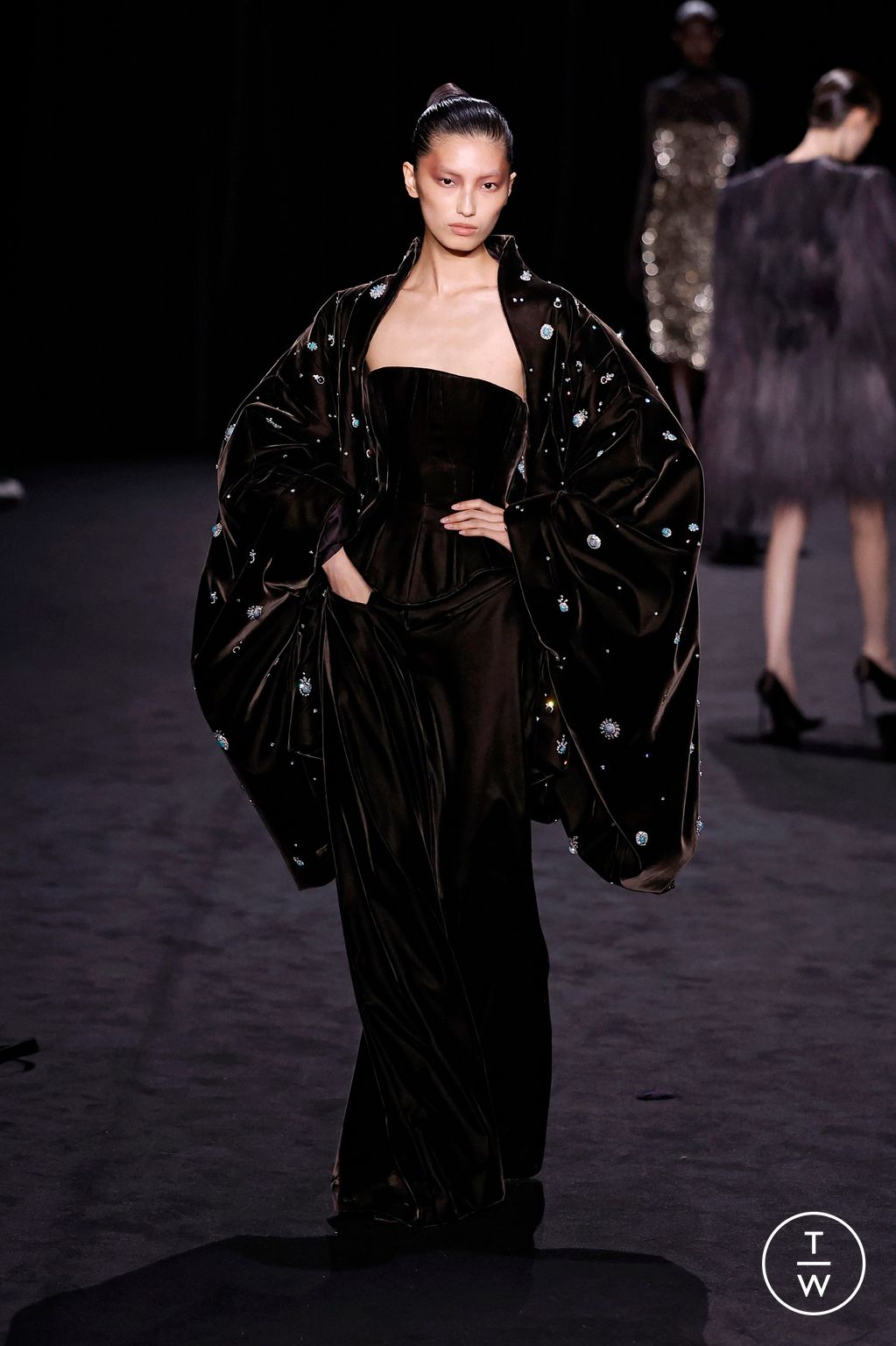 Fashion Week Paris Spring-Summer 2025 look 19 from the Ashi Studio collection couture
