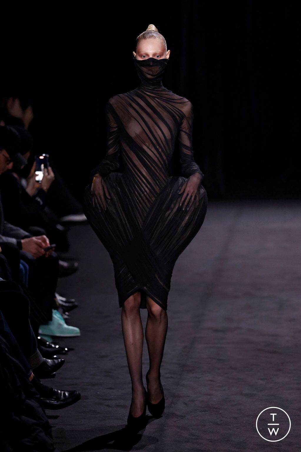 Fashion Week Paris Spring-Summer 2025 look 21 from the Ashi Studio collection couture