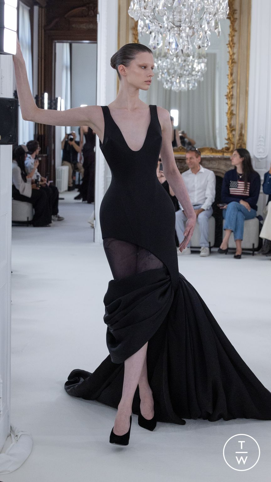 Fashion Week Paris Fall/Winter 2025 look 13 de la collection Ashi Studio couture