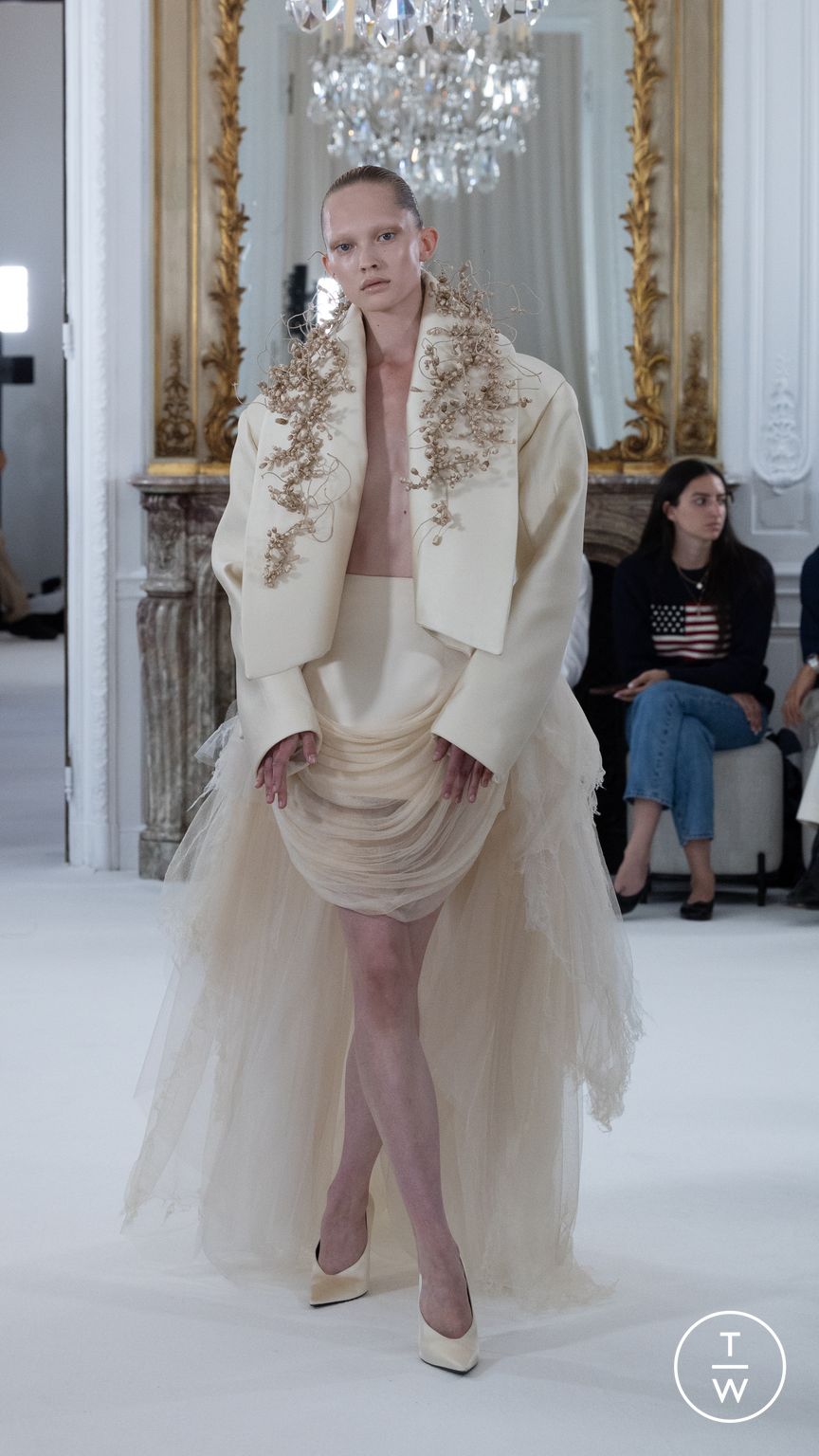 Fashion Week Paris Fall/Winter 2025 look 18 de la collection Ashi Studio couture