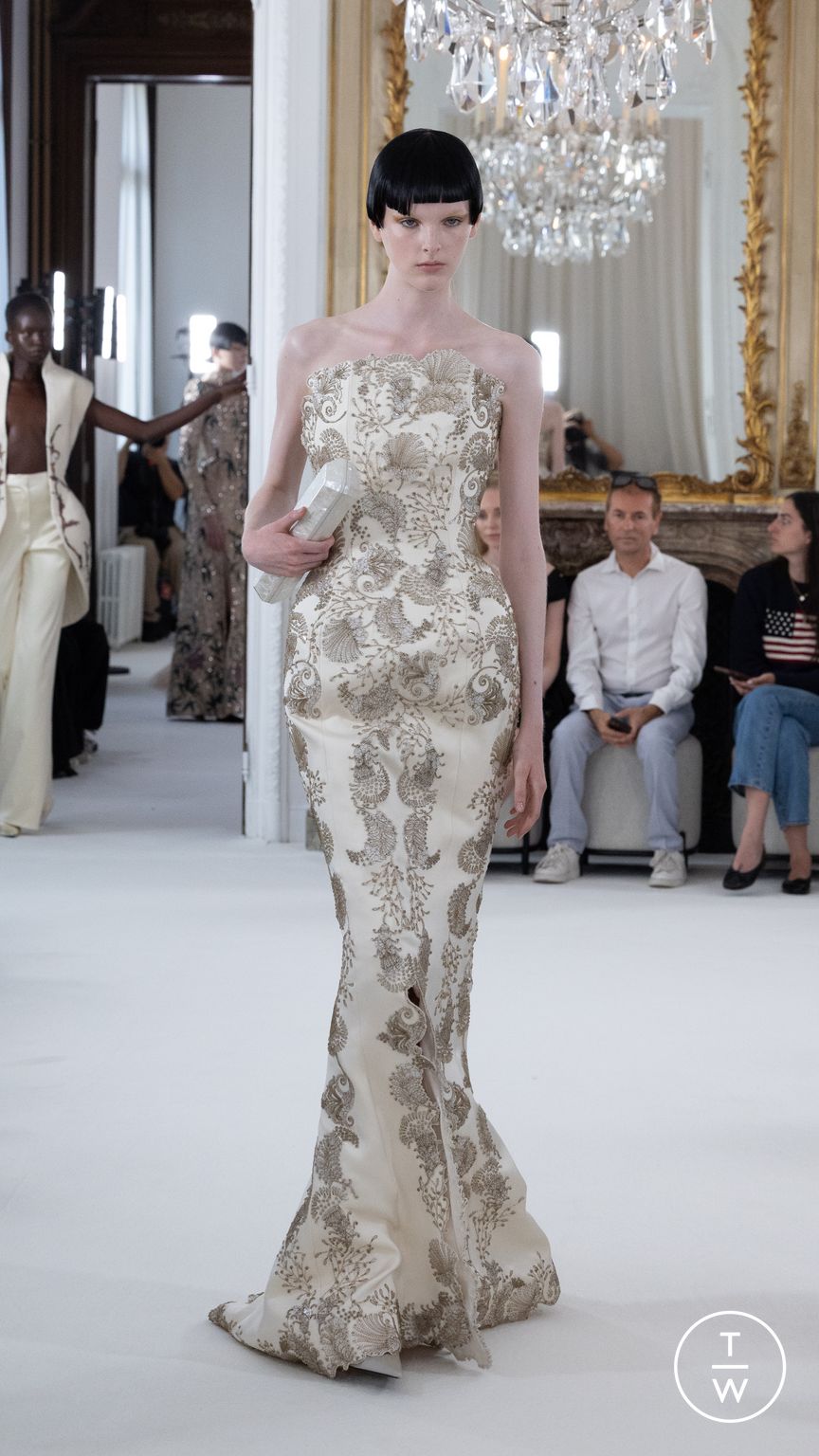 Fashion Week Paris Fall/Winter 2025 look 20 from the Ashi Studio collection 高级定制