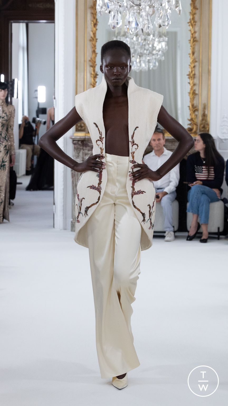 Fashion Week Paris Fall/Winter 2025 look 21 de la collection Ashi Studio couture
