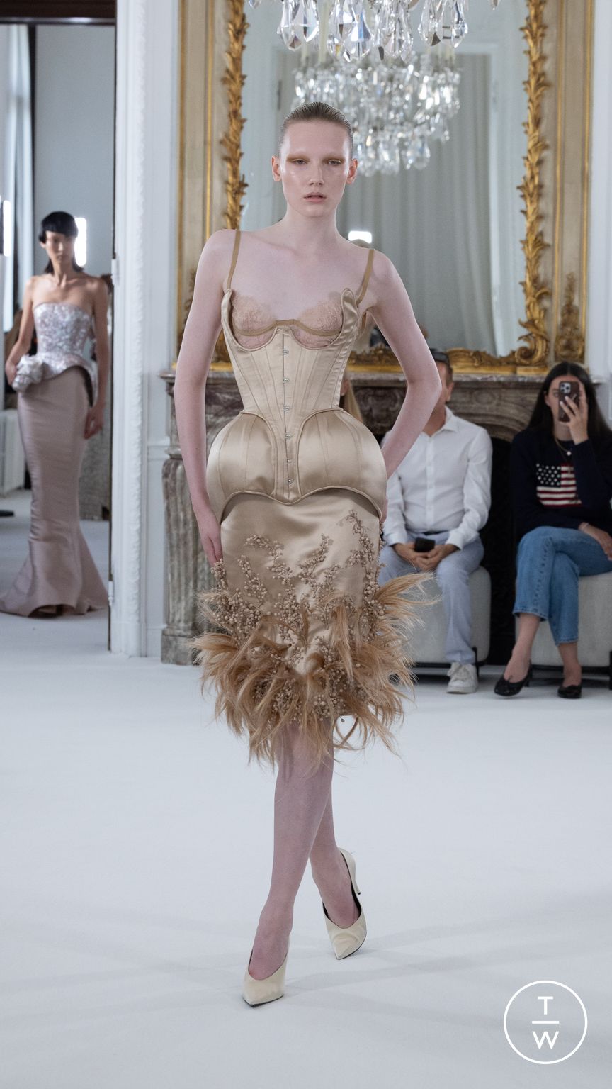 Fashion Week Paris Fall/Winter 2025 look 23 de la collection Ashi Studio couture