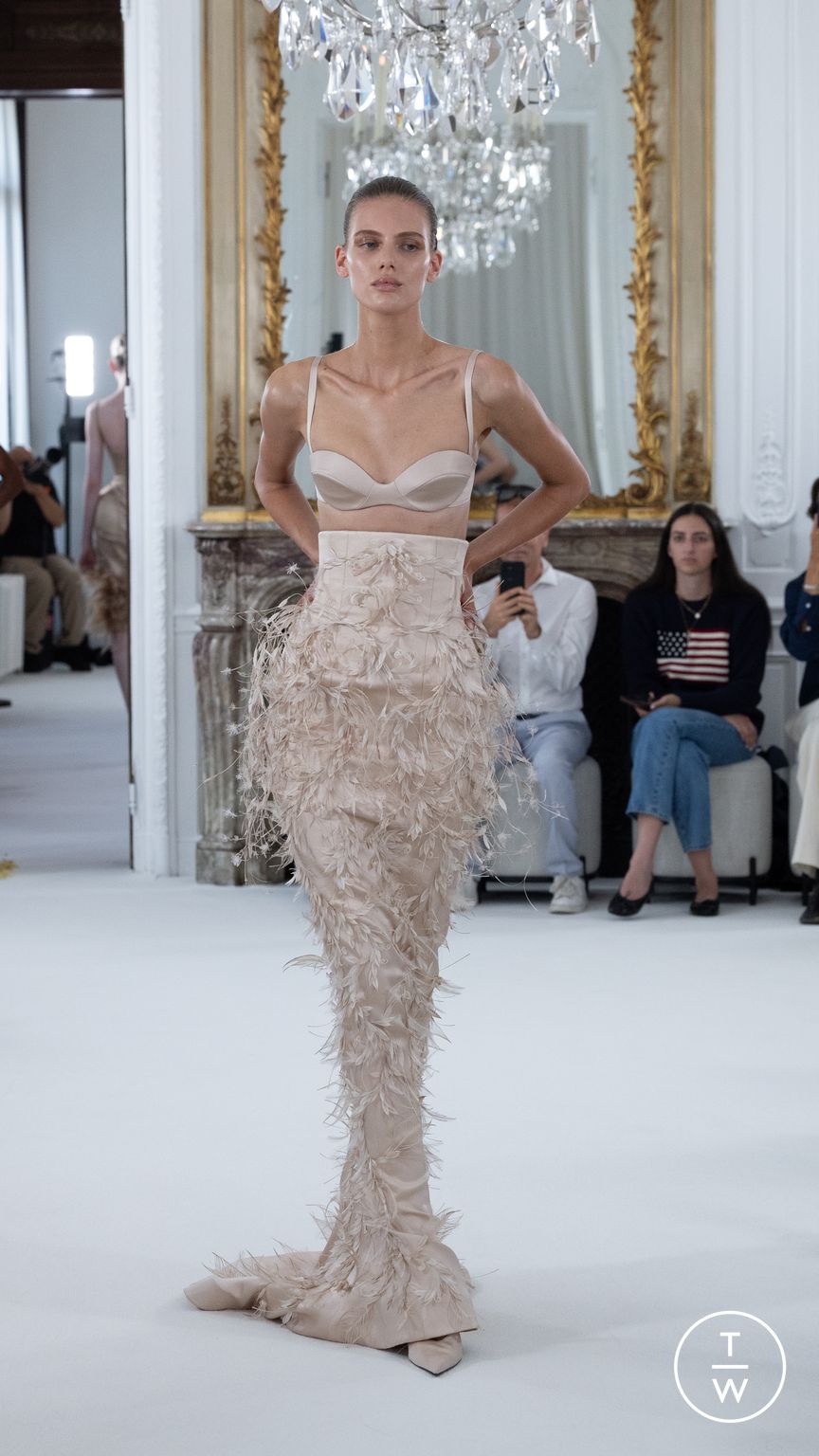 Fashion Week Paris Fall/Winter 2025 look 26 from the Ashi Studio collection 高级定制