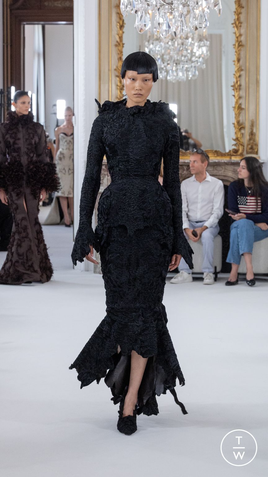 Fashion Week Paris Fall/Winter 2025 look 3 from the Ashi Studio collection couture